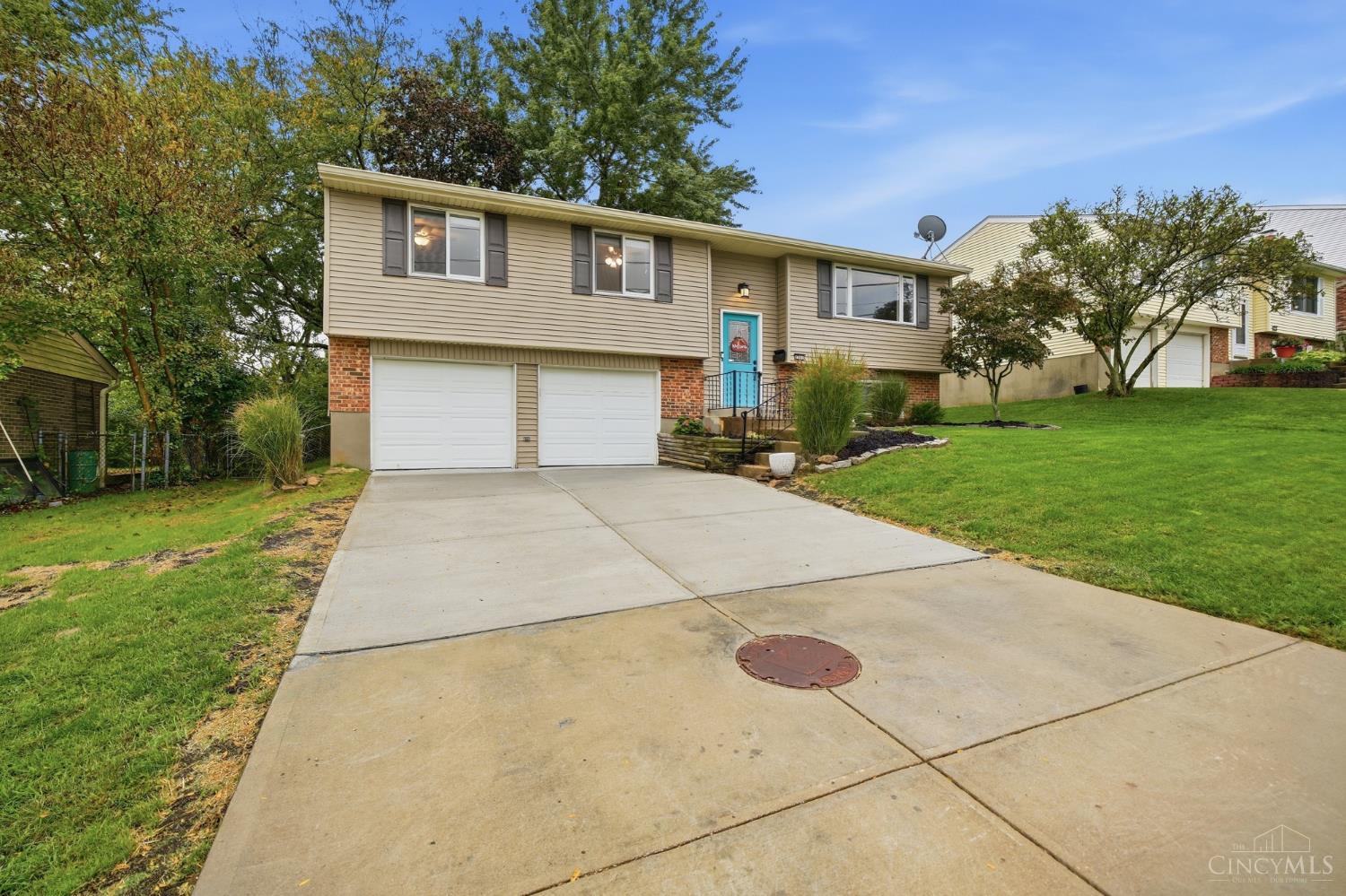 Photo 2 of Single family home for sale at 1711 John Gray Rd, Springfield Twp., OH 45240 | MLS# 1896061 | Listing updated on 2026-10-05