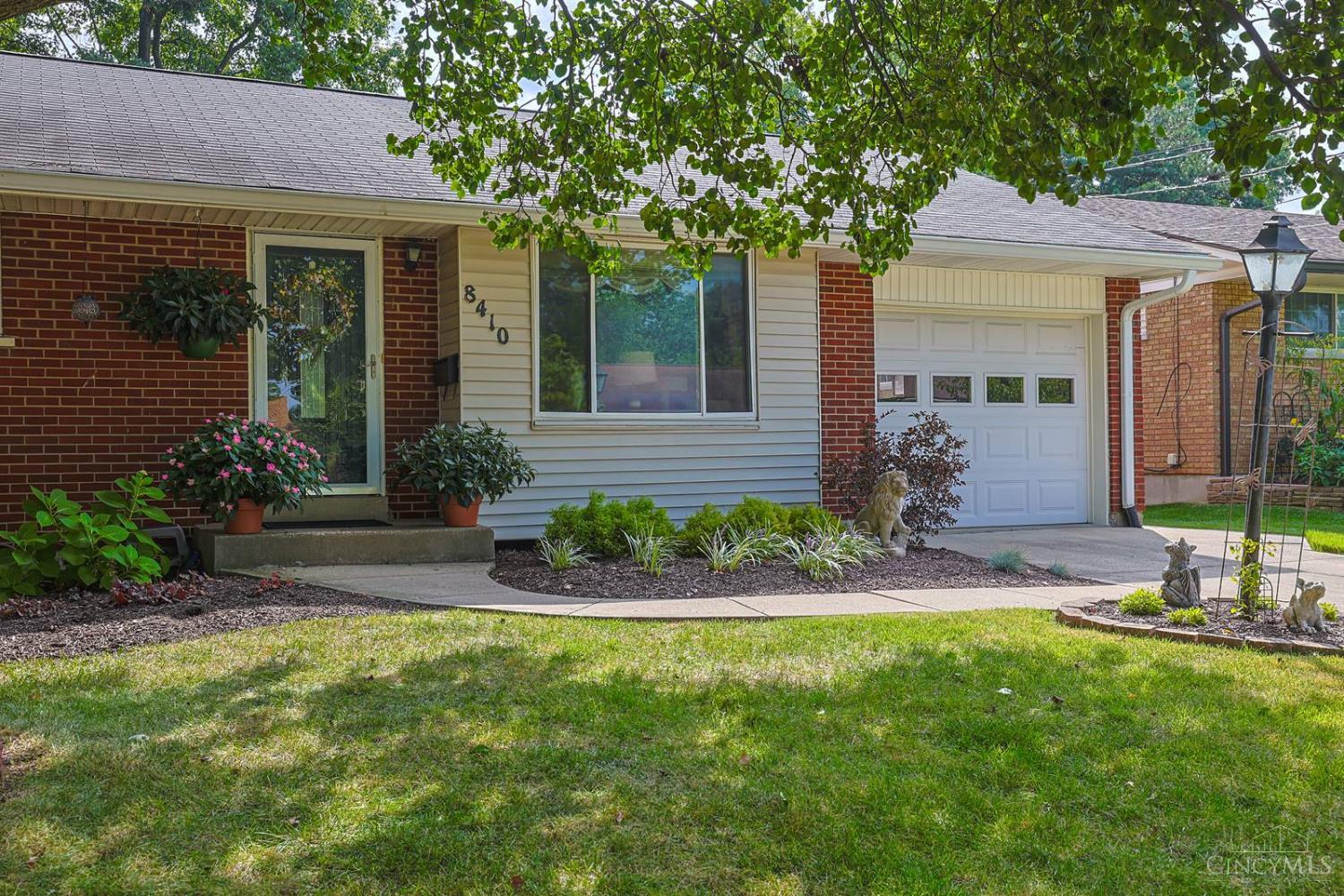 Photo 3 of Single family home for sale at 8410 Sunrise Ave, Springfield Twp., OH 45231 | MLS# 1896269 | Listing updated on 2026-10-06