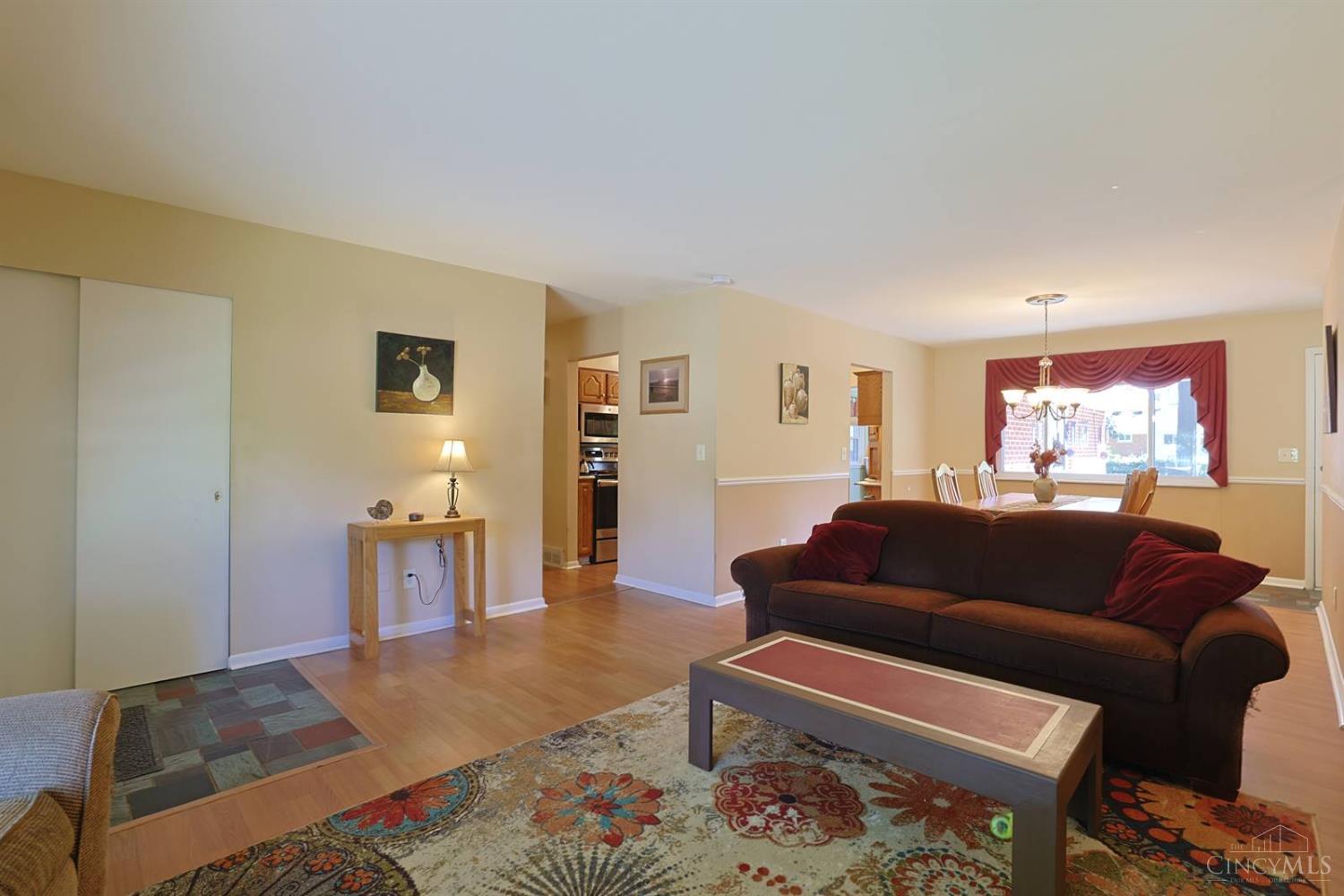 Photo 4 of Single family home for sale at 8410 Sunrise Ave, Springfield Twp., OH 45231 | MLS# 1896269 | Listing updated on 2026-10-06