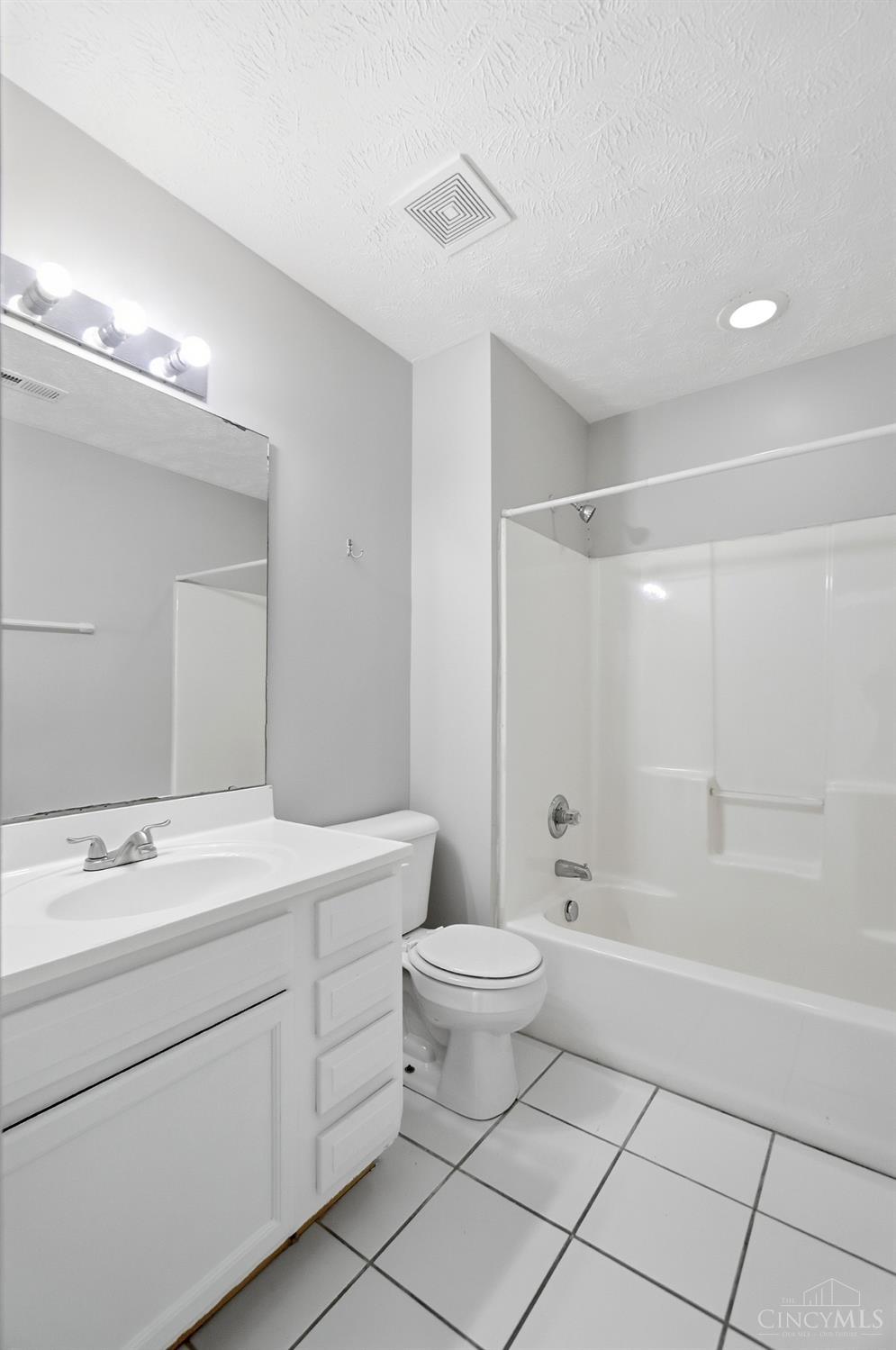 Photo 3 of Sale Pending at 4489 Ammon Ave, Cincinnati, OH 45223 | MLS# 1895895 | Listing updated on 2026-10-06