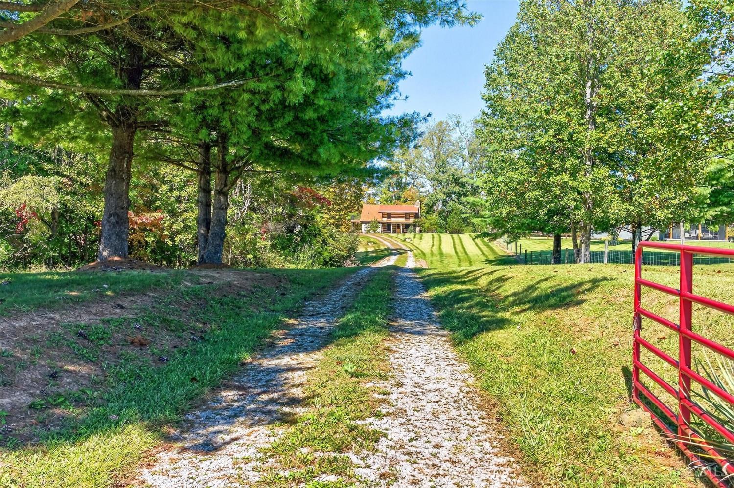 Photo 2 of Single family home for sale at 8125 W Prospect Rd, Washington Twp, OH 45133 | MLS# 1896244 | Listing updated on 2026-10-06