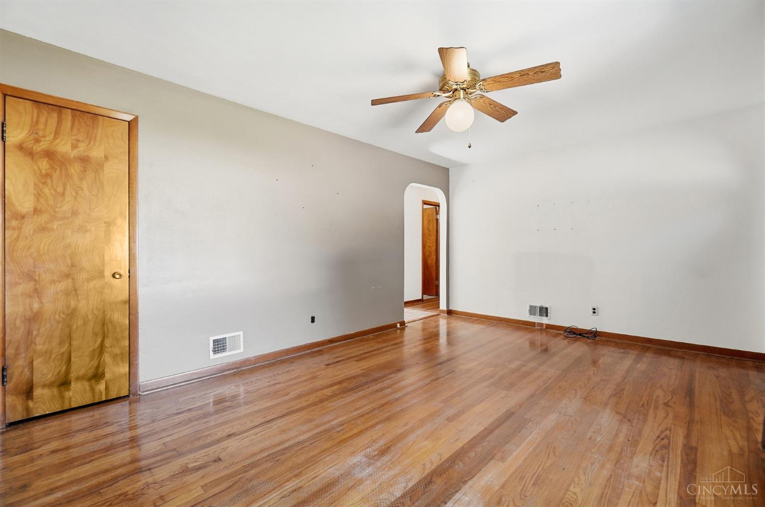 Photo 4 of Single family home for sale at 833 Magie Ave, Fairfield, OH 45014 | MLS# 1895692 | Listing updated on 2026-10-09