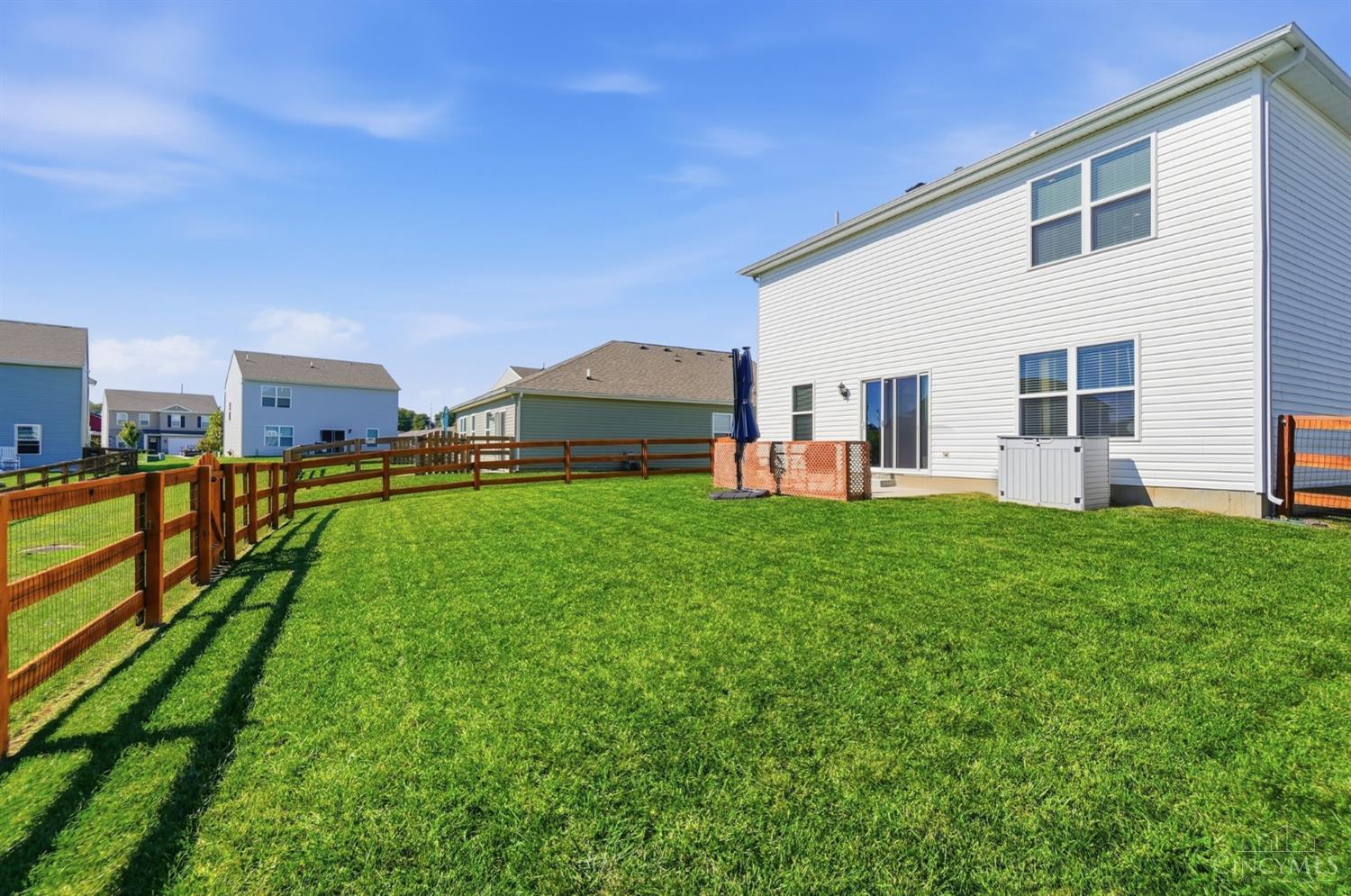 Photo 4 of Single family home for sale at 405 E Oak Ave, Trenton, OH 45067 | MLS# 1894192 | Listing updated on 2026-10-09