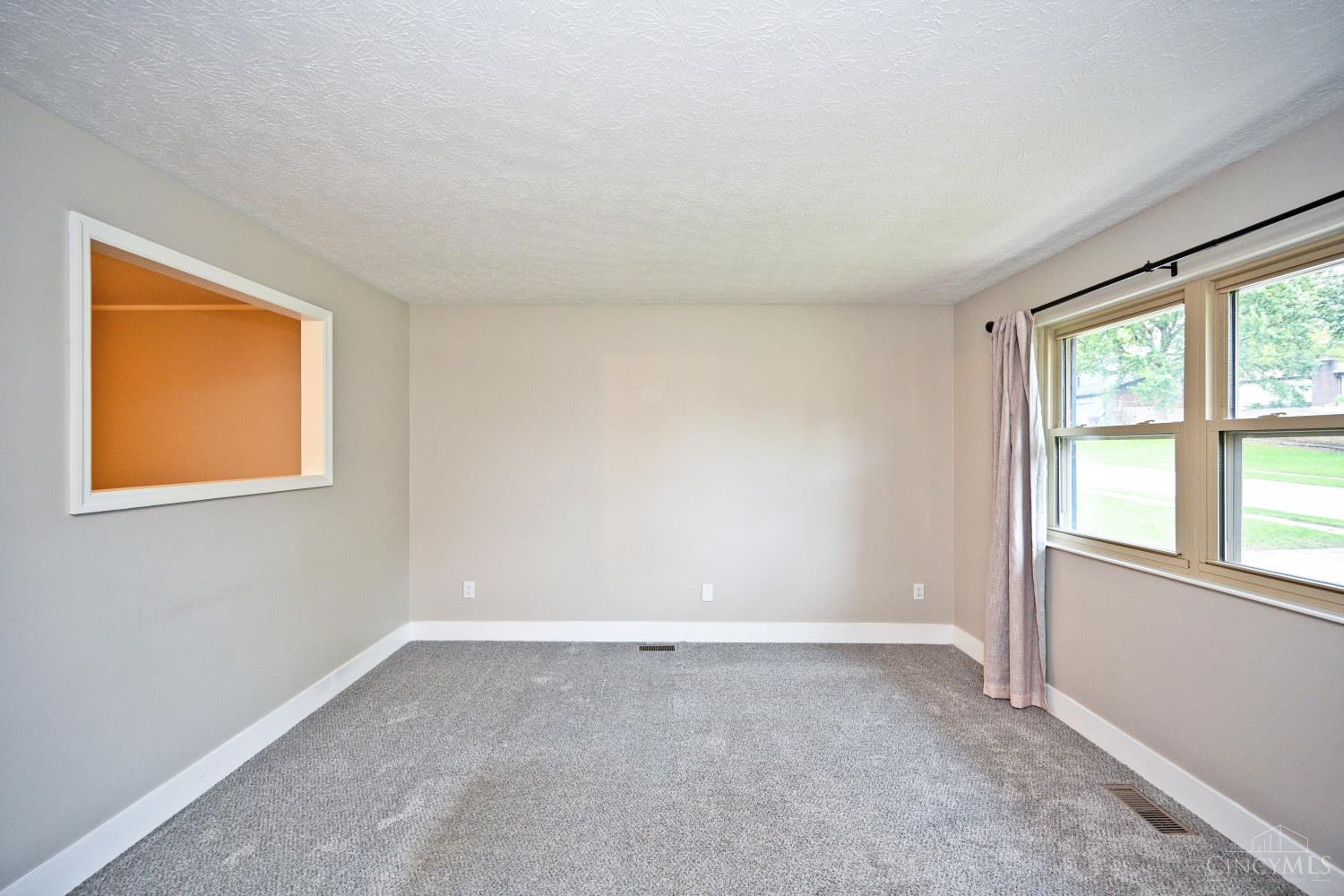 Photo 4 of Single family home for sale at 5947 Gilmore Dr, Fairfield, OH 45014 | MLS# 1896370 | Listing updated on 2026-10-06