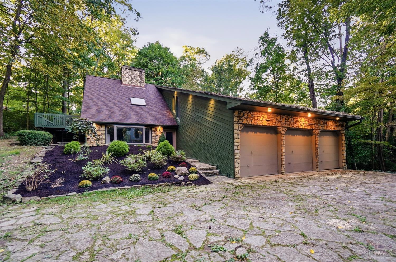 Photo 3 of Single family home for sale at 1 Fairwood Ct, Fairfield Twp, OH 45014 | MLS# 1896018 | Listing updated on 2026-10-08