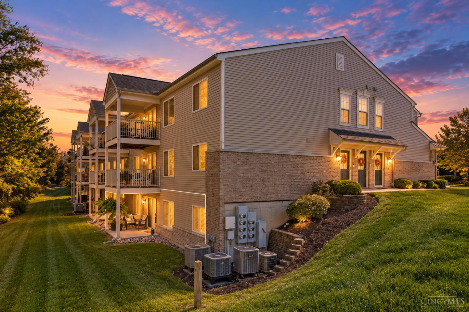Photo 3 of Townhouse for sale at 1302 Twin Spires Dr, Batavia, OH 45103 | MLS# 1896352 | Listing updated on 2026-10-08