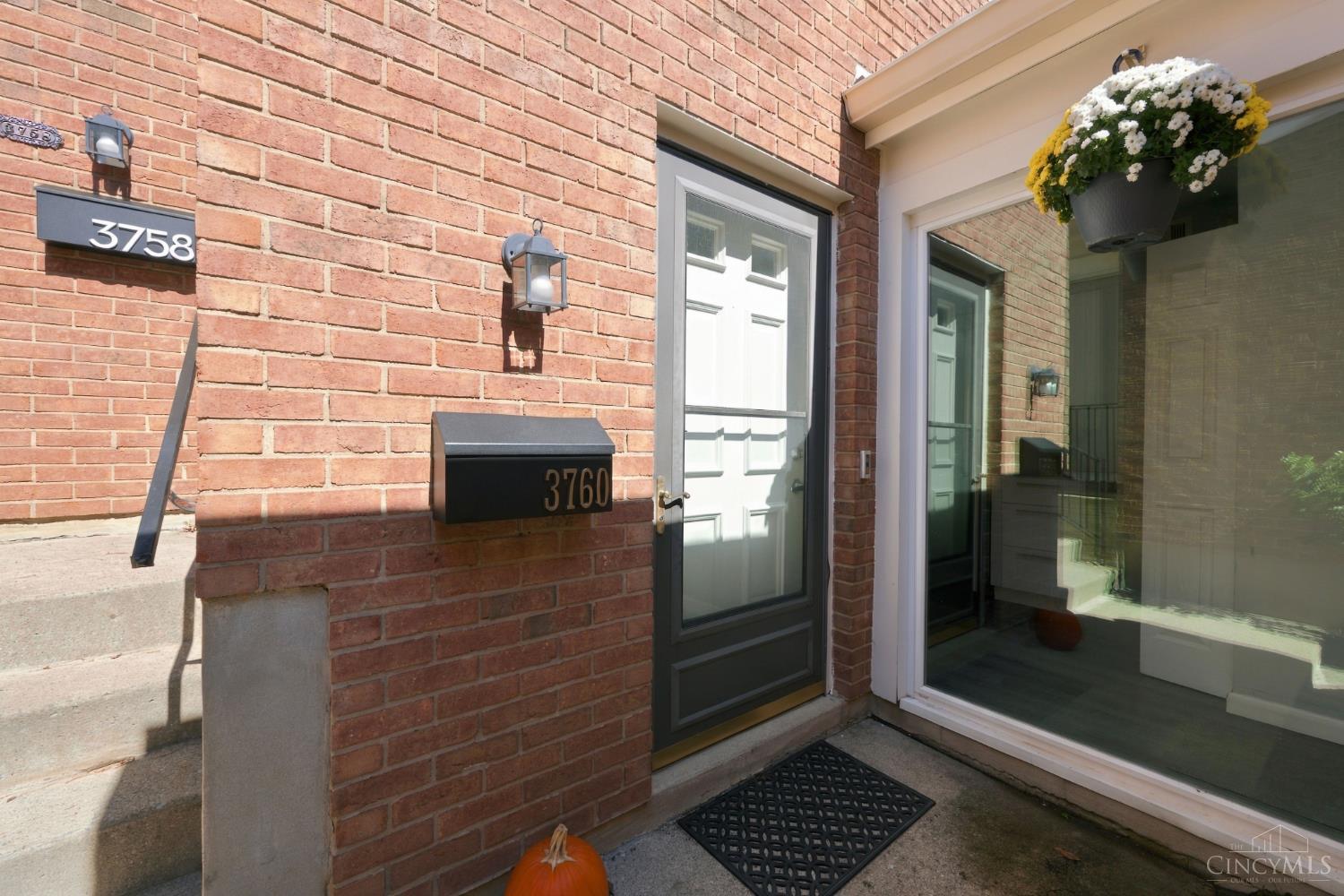 Photo 2 of Condo for sale at 3760 Ashworth Dr, Cincinnati, OH 45208 | MLS# 1896442 | Listing updated on 2026-10-08