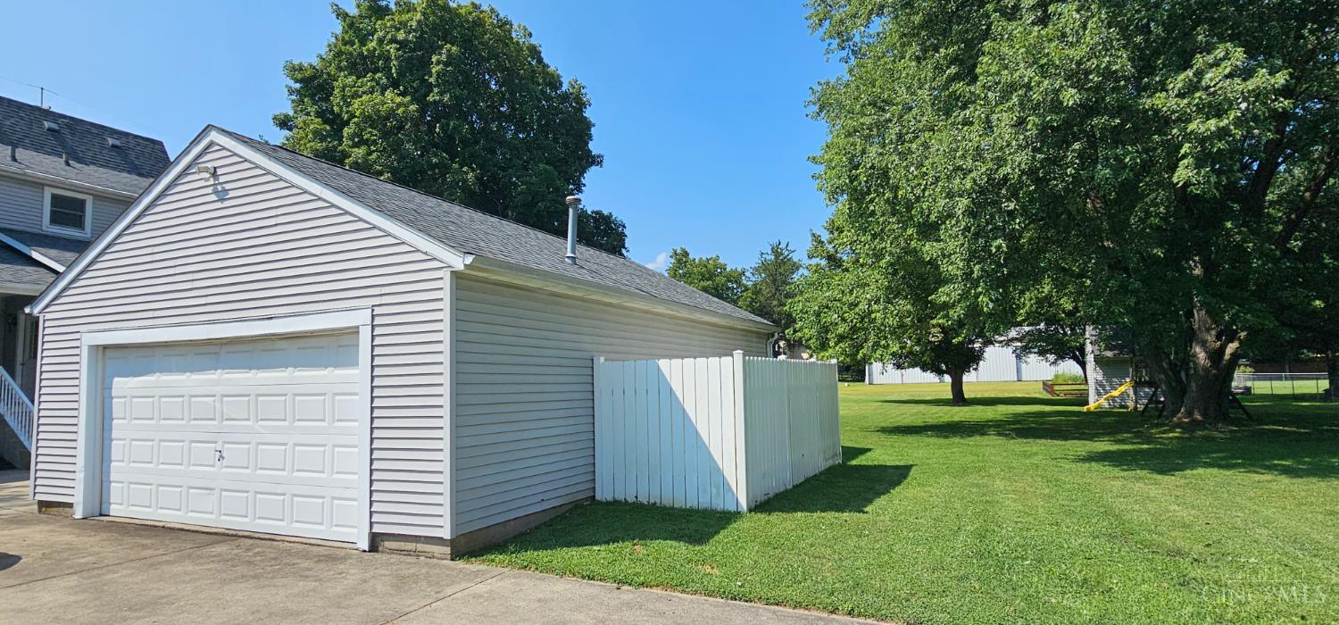 Photo 3 of Single family home for sale at 2830 Broshear Dr, Hamilton, OH 45013 | MLS# 1896545 | Listing updated on 2026-10-07
