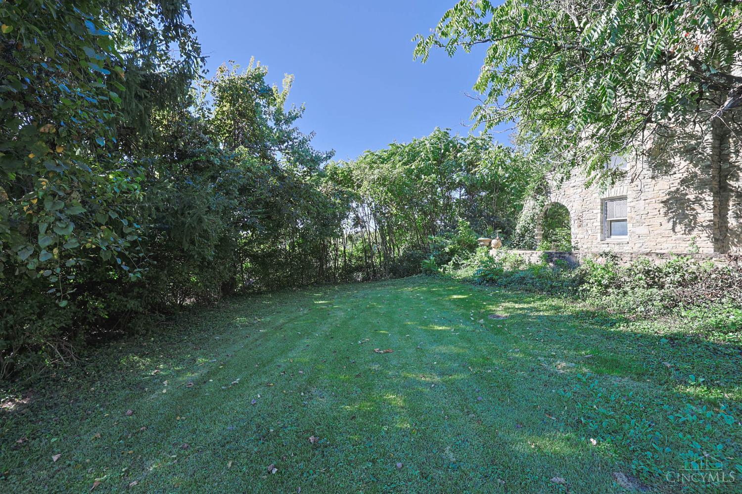 Photo 4 of Single family home for sale at 1125 W Seymour Ave, Springfield Twp., OH 45216 | MLS# 1896301 | Listing updated on 2026-10-08