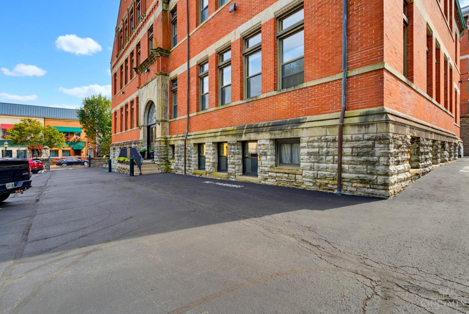 Photo 4 of Condo for sale at 1125 Saint Gregory St #103, Cincinnati, OH 45202 | MLS# 1896513 | Listing updated on 2026-10-08