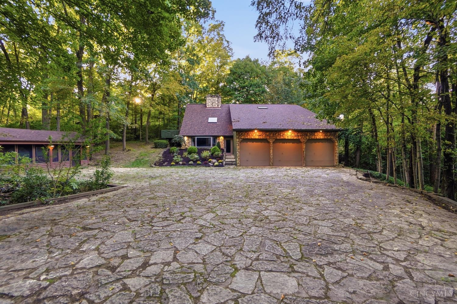Photo 3 of Single family home for sale at 1 Fairwood Ct, Fairfield, OH 45014 | MLS# 1896018 | Listing updated on 2026-10-09