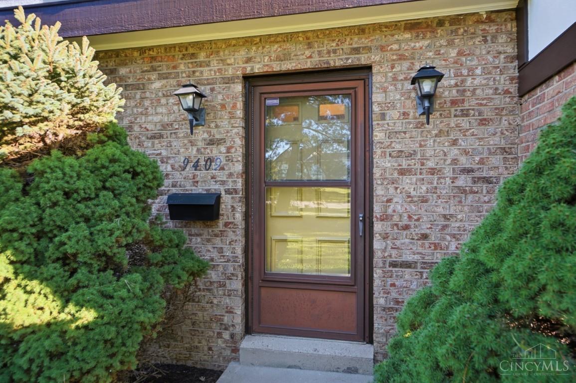 Photo 4 of Townhouse for sale at 9409 Haddington Ct, Colerain Twp, OH 45251 | MLS# 1896529 | Listing updated on 2026-10-08