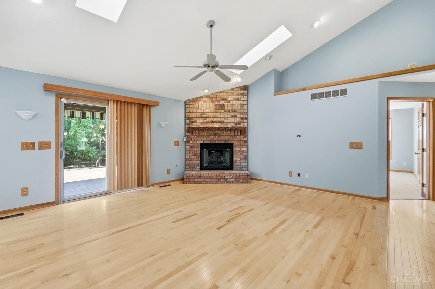 Photo 4 of Single family home for sale at 1589 Rockleigh Rd, Dayton, OH 45458 | MLS# 1896572 | Listing updated on 2026-10-07