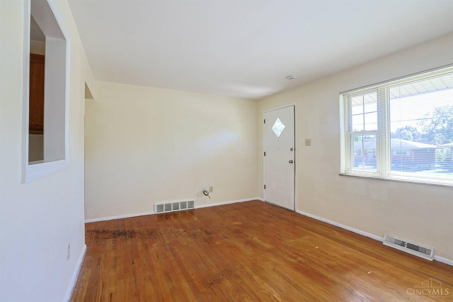 Photo 4 of Single family home for sale at 4290 Selby Ct, Cheviot, OH 45211 | MLS# 1896610 | Listing updated on 2026-10-08