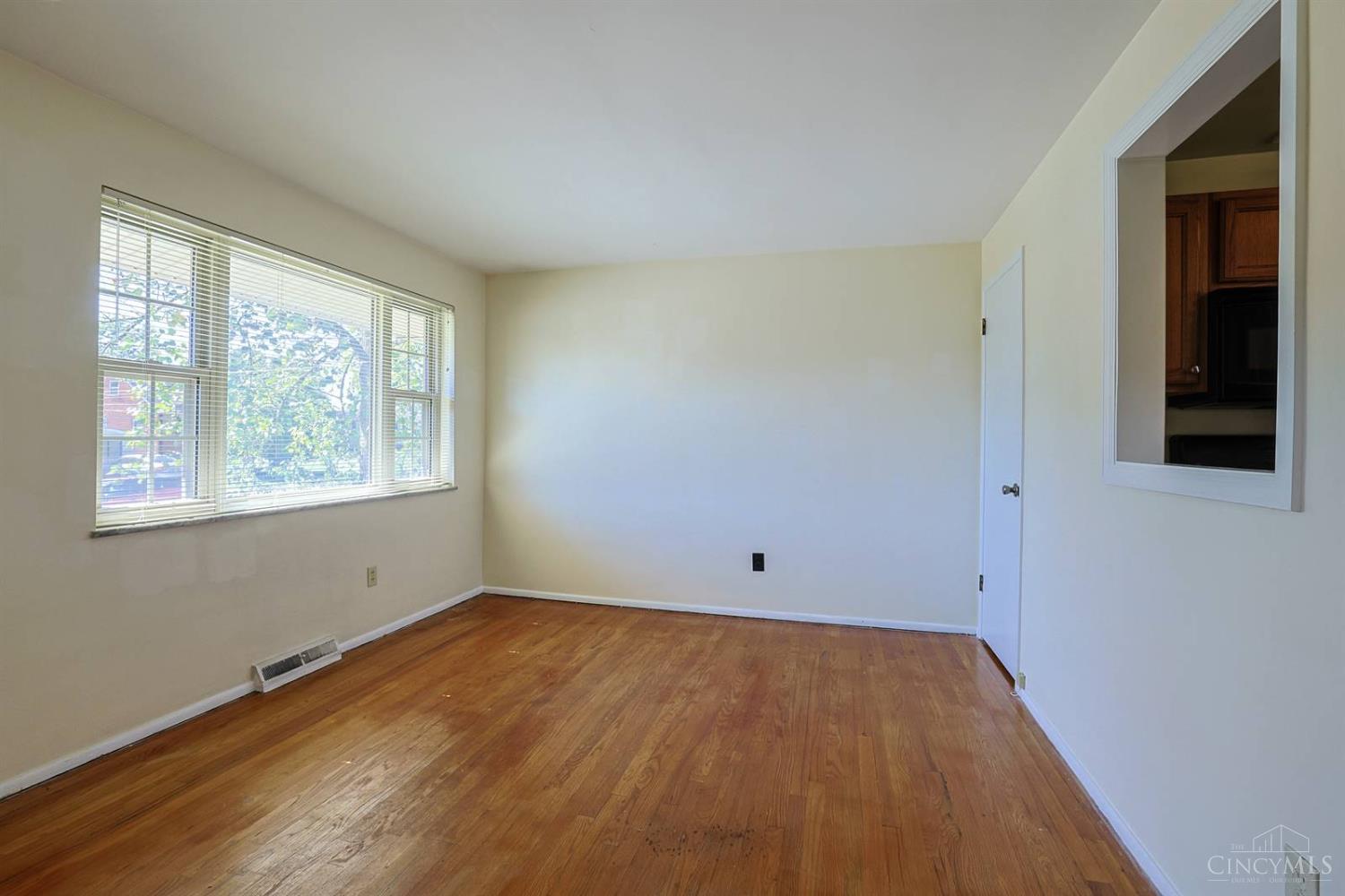 Photo 3 of Single family home for sale at 4290 Selby Ct, Cheviot, OH 45211 | MLS# 1896610 | Listing updated on 2026-10-08