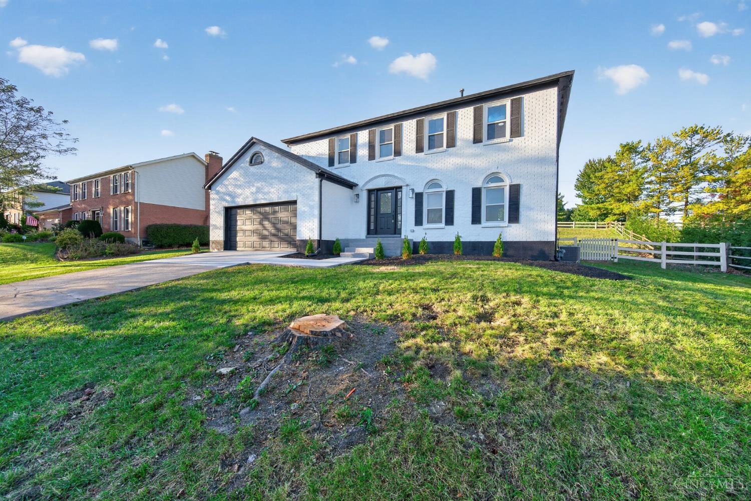 Photo 3 of Single family home for sale at 5696 Heron Dr, West Chester, OH 45069 | MLS# 1896650 | Listing updated on 2026-10-08