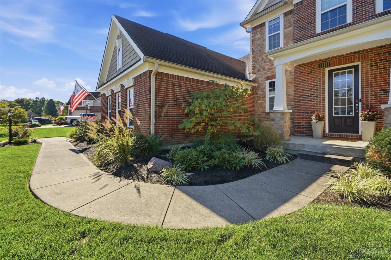 Photo 3 of Single family home for sale at 5127 Oak Brk Dr, Cincinnati, OH 45244 | MLS# 1896689 | Listing updated on 2026-10-08