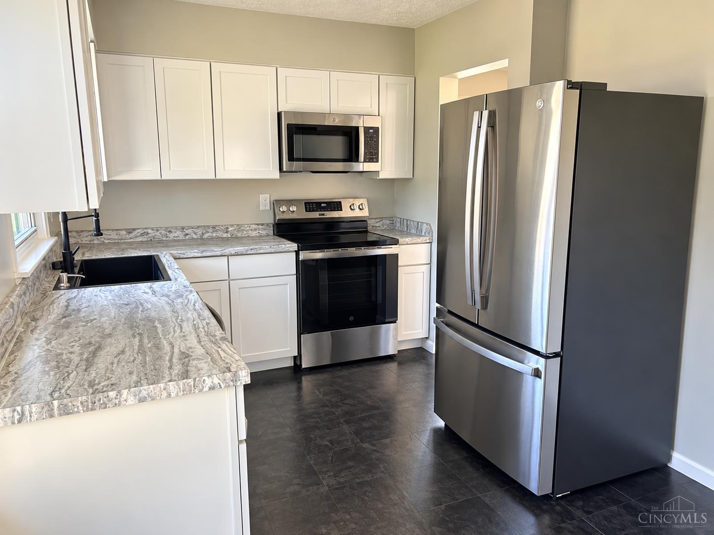 Photo 3 of Single family home for sale at 866 Spring St, Greenfield, OH 45123 | MLS# 1890033 | Listing updated on 2026-10-09