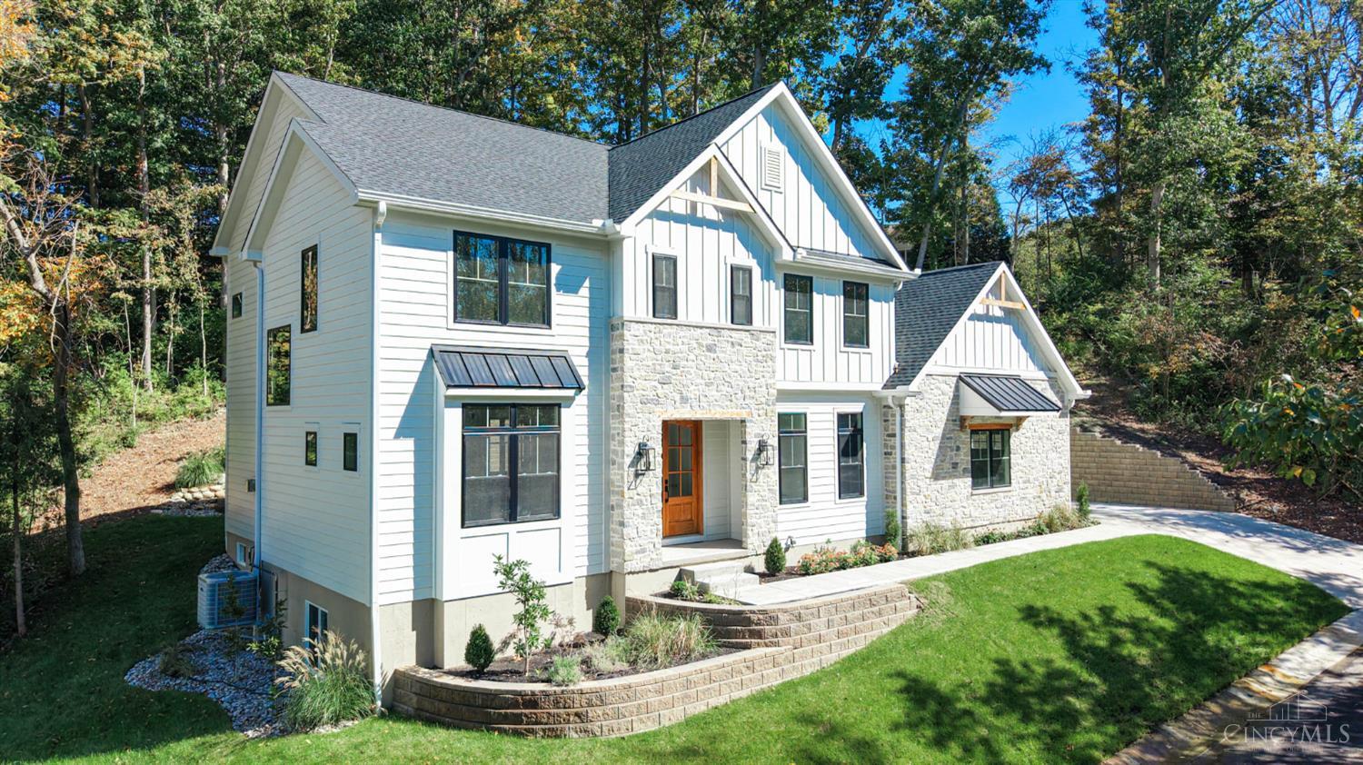 9004 Old Creek Trail