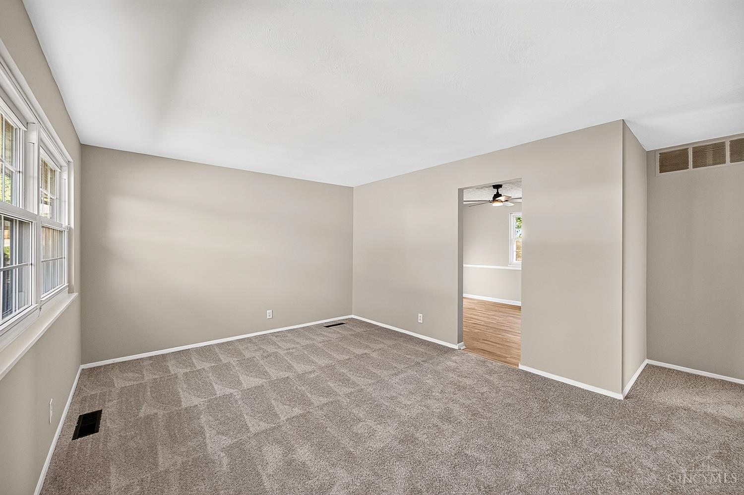 Photo 3 of Single family home for sale at 412 Hartford Dr, Hamilton, OH 45013 | MLS# 1896872 | Listing updated on 2026-10-09