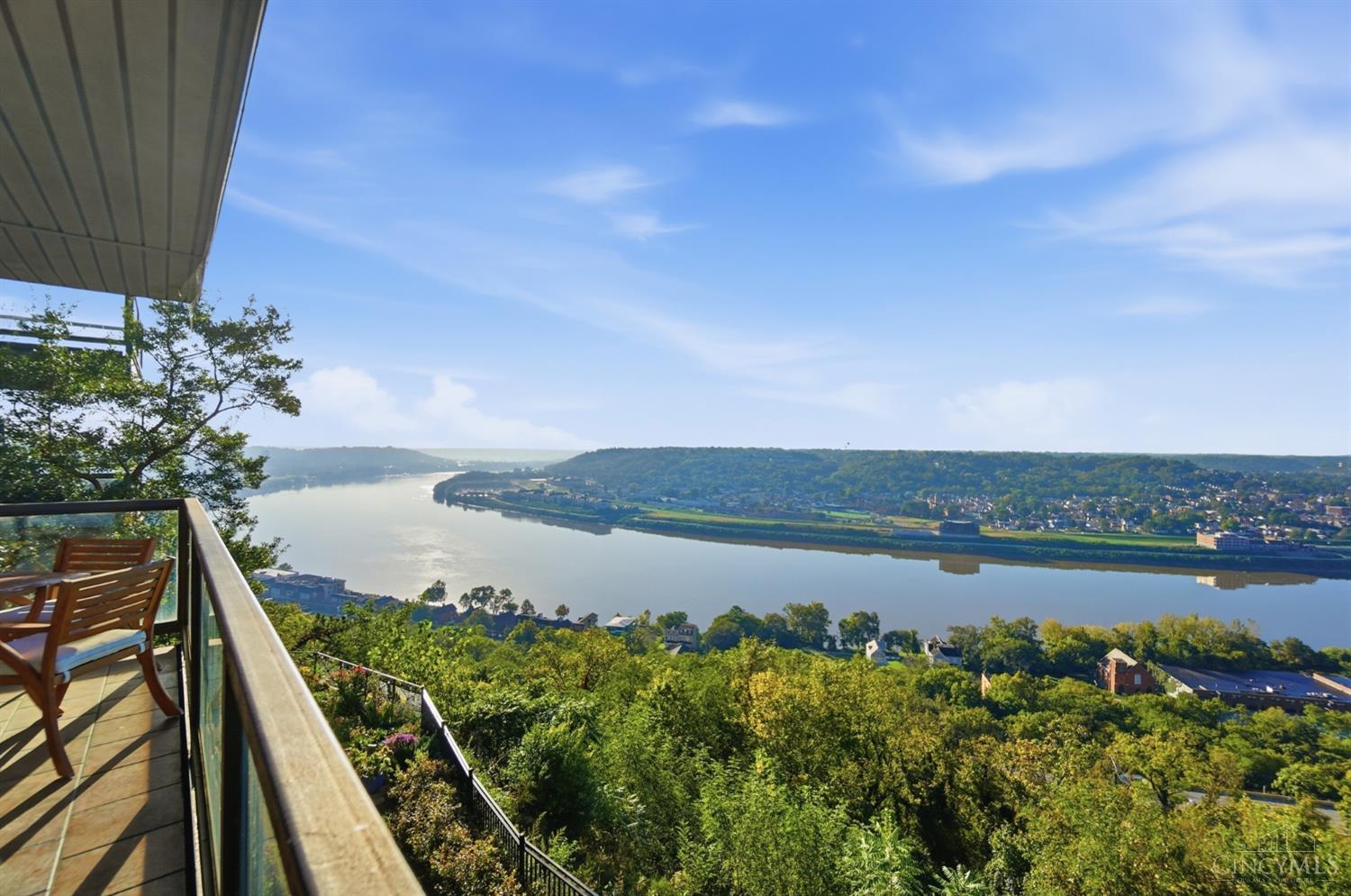 Photo 2 of Condo for sale at 1617 E Mcmillan St #402, Cincinnati, OH 45206 | MLS# 1896873 | Listing updated on 2026-10-09