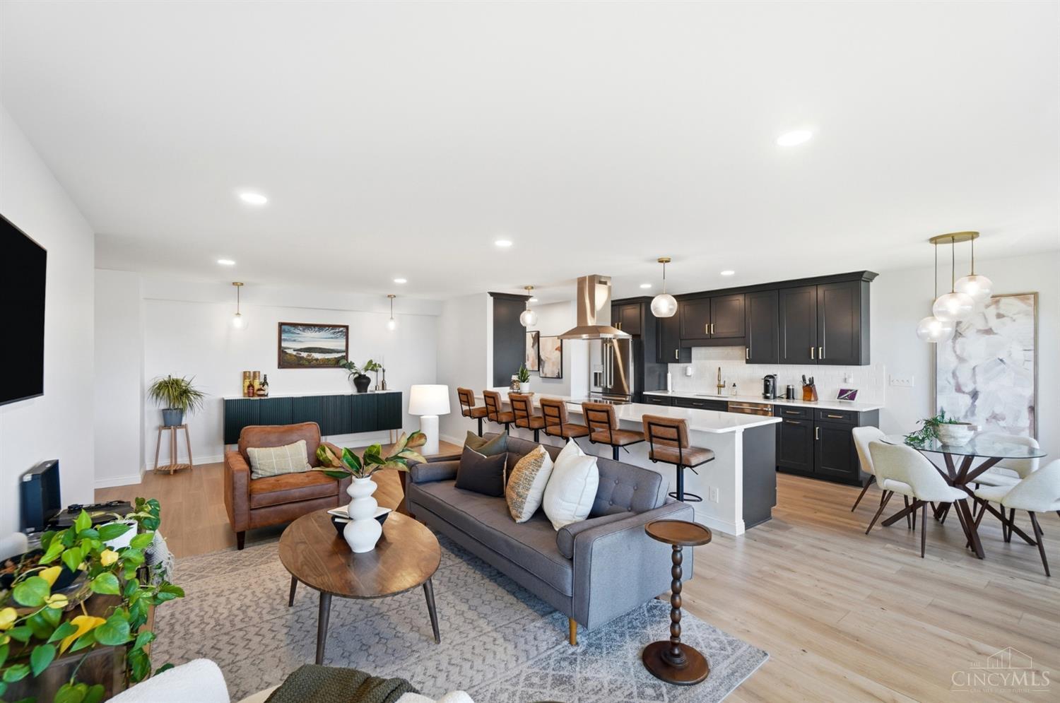 Photo 3 of Condo for sale at 1617 E Mcmillan St #402, Cincinnati, OH 45206 | MLS# 1896873 | Listing updated on 2026-10-09