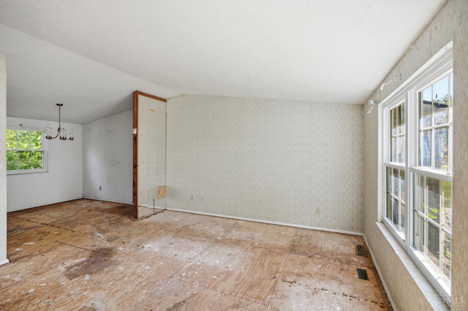 Photo 3 of Single family home for sale at 5548 Venus Ln, Fairfield, OH 45014 | MLS# 1896845 | Listing updated on 2026-10-09