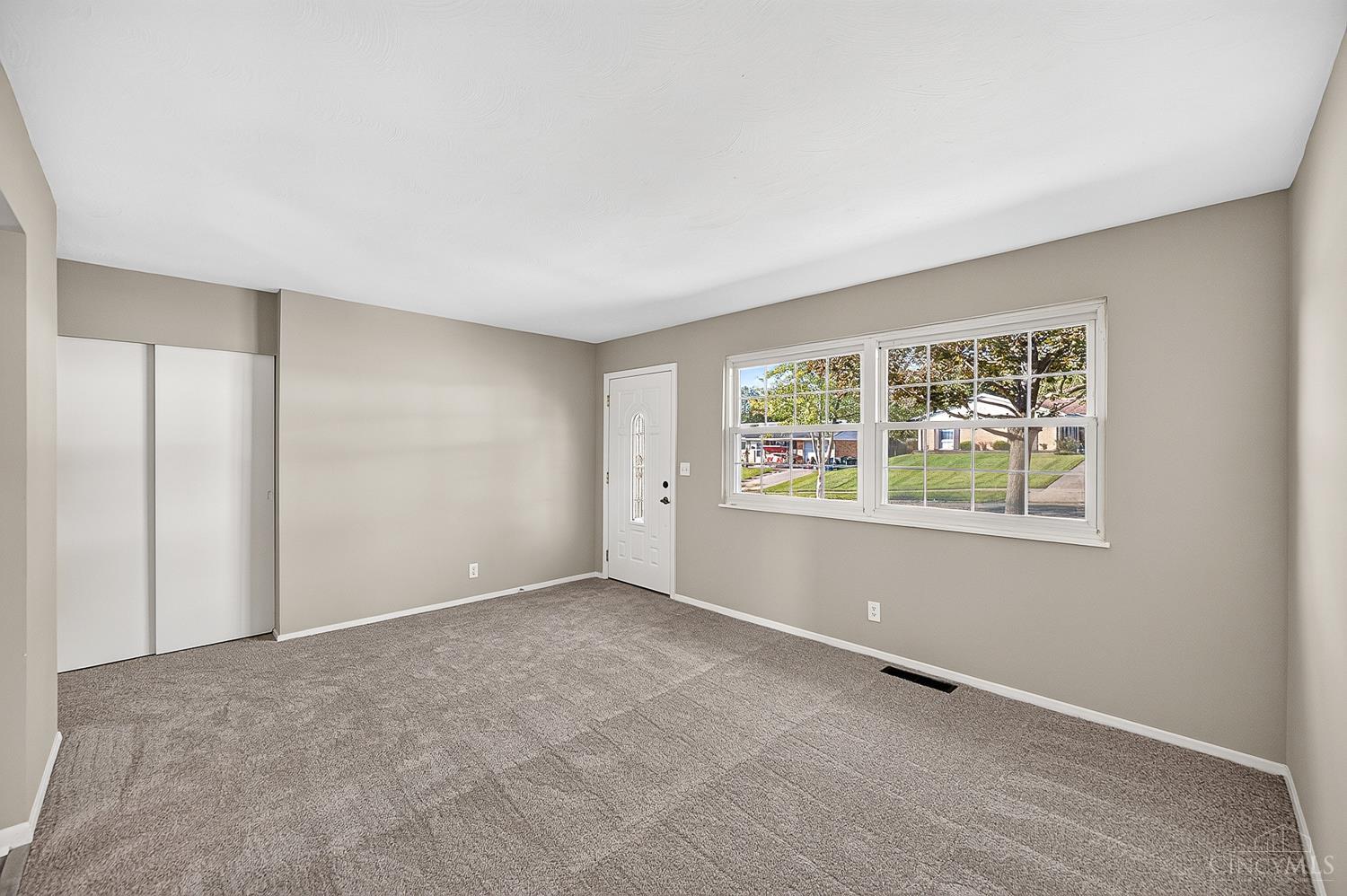 Photo 2 of Single family home for sale at 412 Hartford Dr, Hamilton, OH 45013 | MLS# 1896872 | Listing updated on 2026-10-09