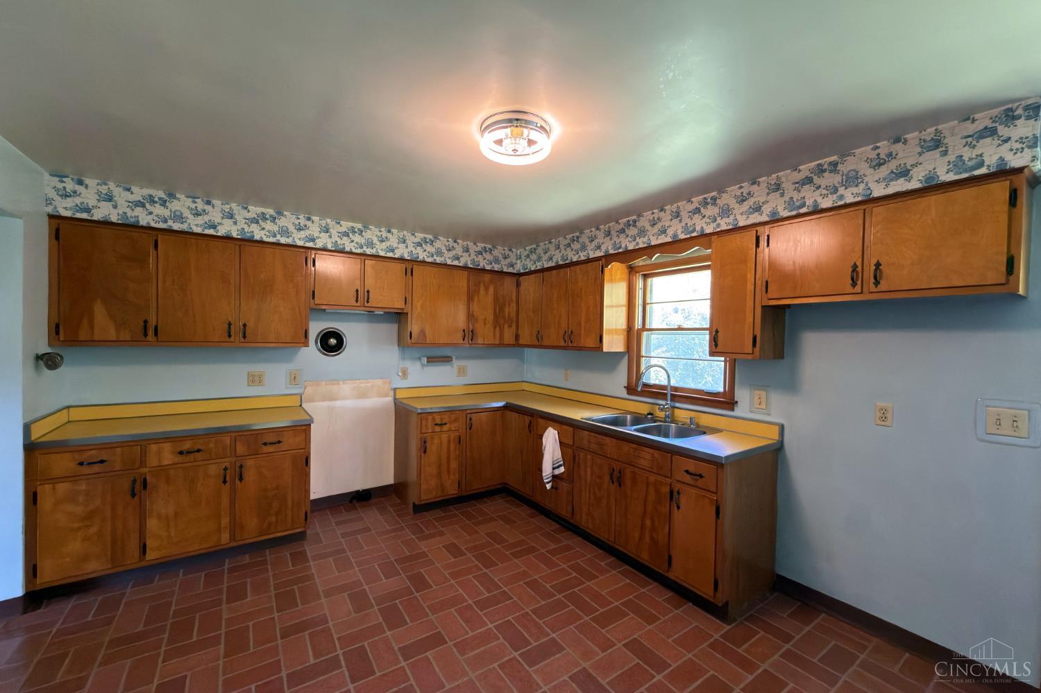 Photo 4 of Single family home for sale at 6802 Liberty Fairfield Rd, Liberty Twp, OH 45011 | MLS# 1896565 | Listing updated on 2026-10-10