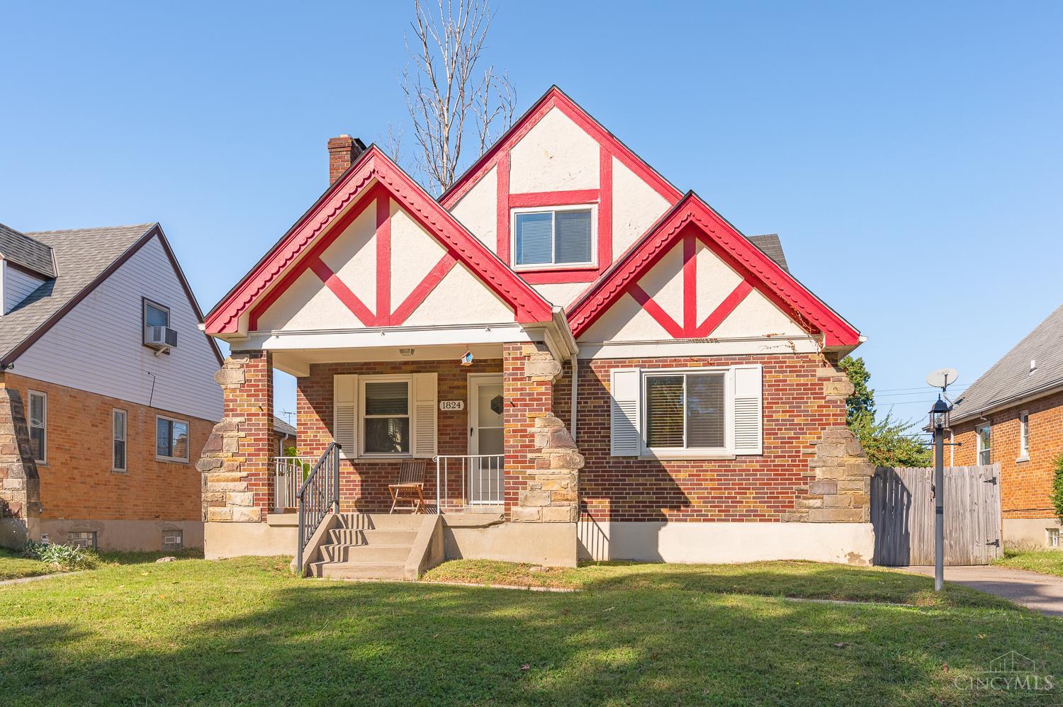 Photo 3 of Single family home for sale at 1824 Greenbriar Pl, Cincinnati, OH 45237 | MLS# 1894489 | Listing updated on 2026-10-09
