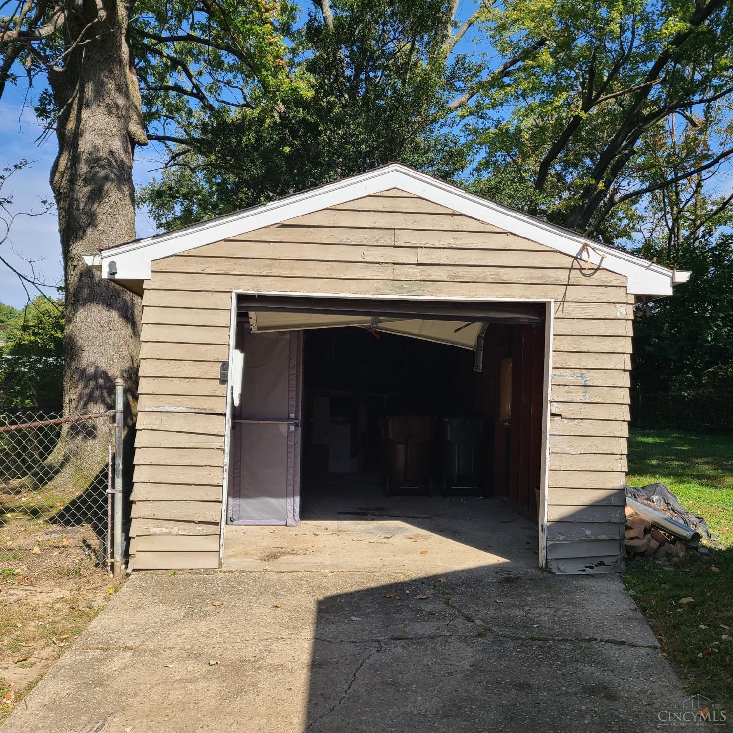 Photo 3 of Single family home for sale at 4454 Ellman Ave, Blue Ash, OH 45242 | MLS# 1896924 | Listing updated on 2026-10-09