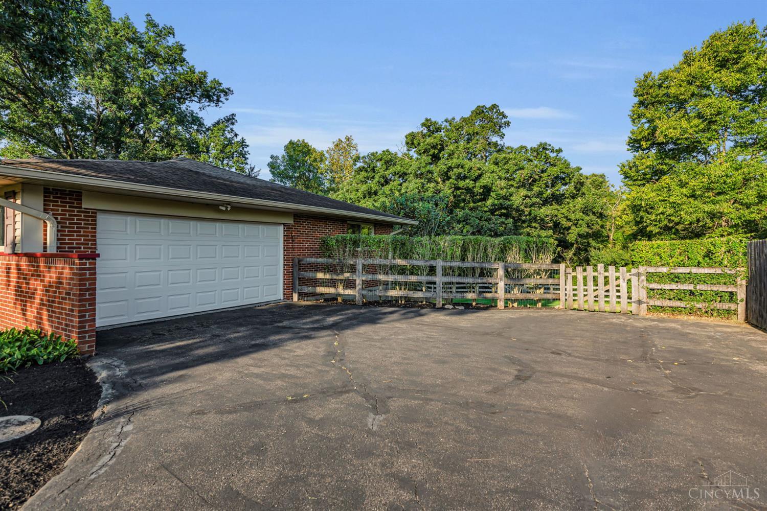Photo 3 of Single family home for sale at 5900 Donjoy Dr, Blue Ash, OH 45242 | MLS# 1896899 | Listing updated on 2026-10-10