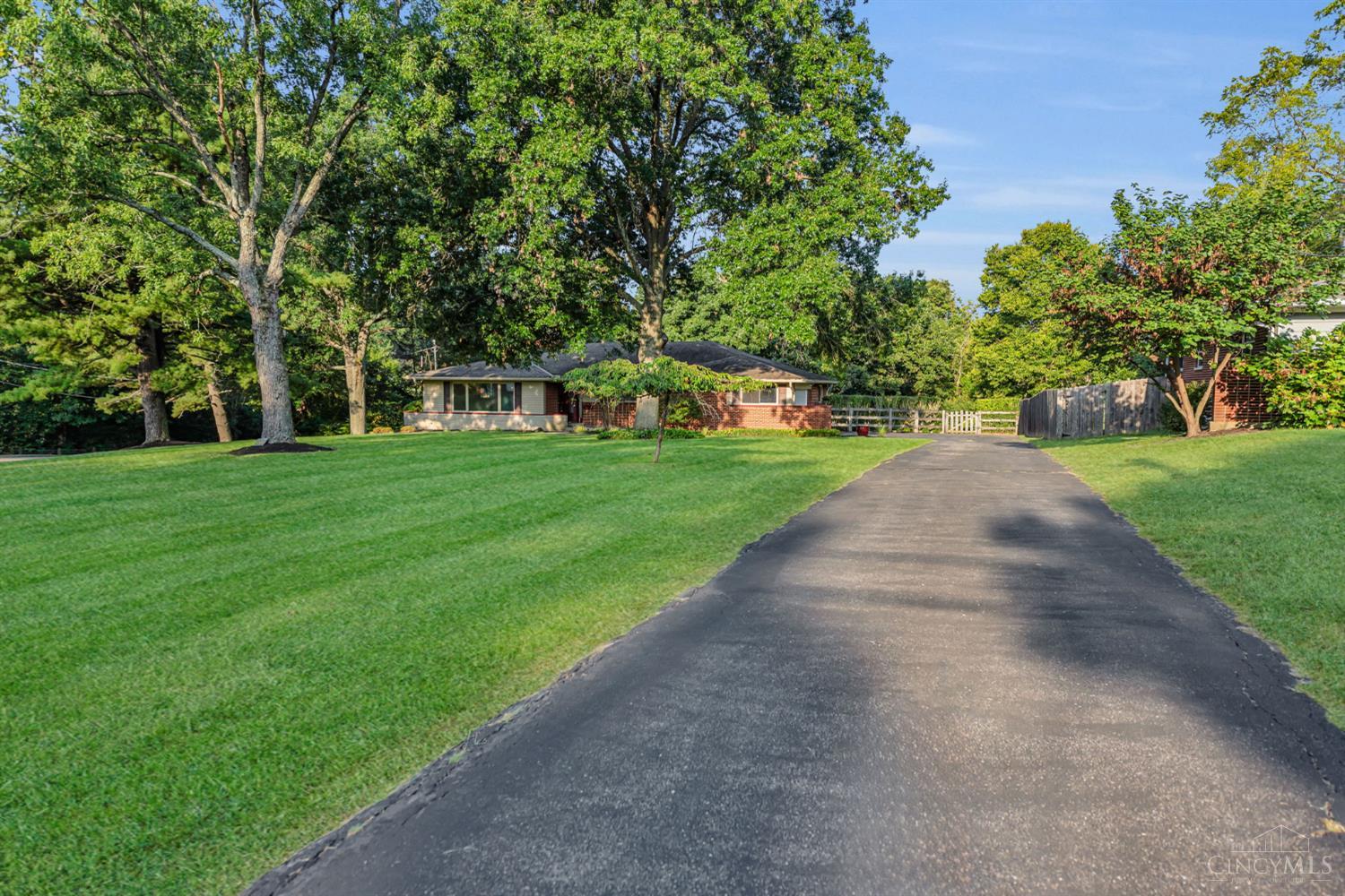 Photo 2 of Single family home for sale at 5900 Donjoy Dr, Blue Ash, OH 45242 | MLS# 1896899 | Listing updated on 2026-10-10