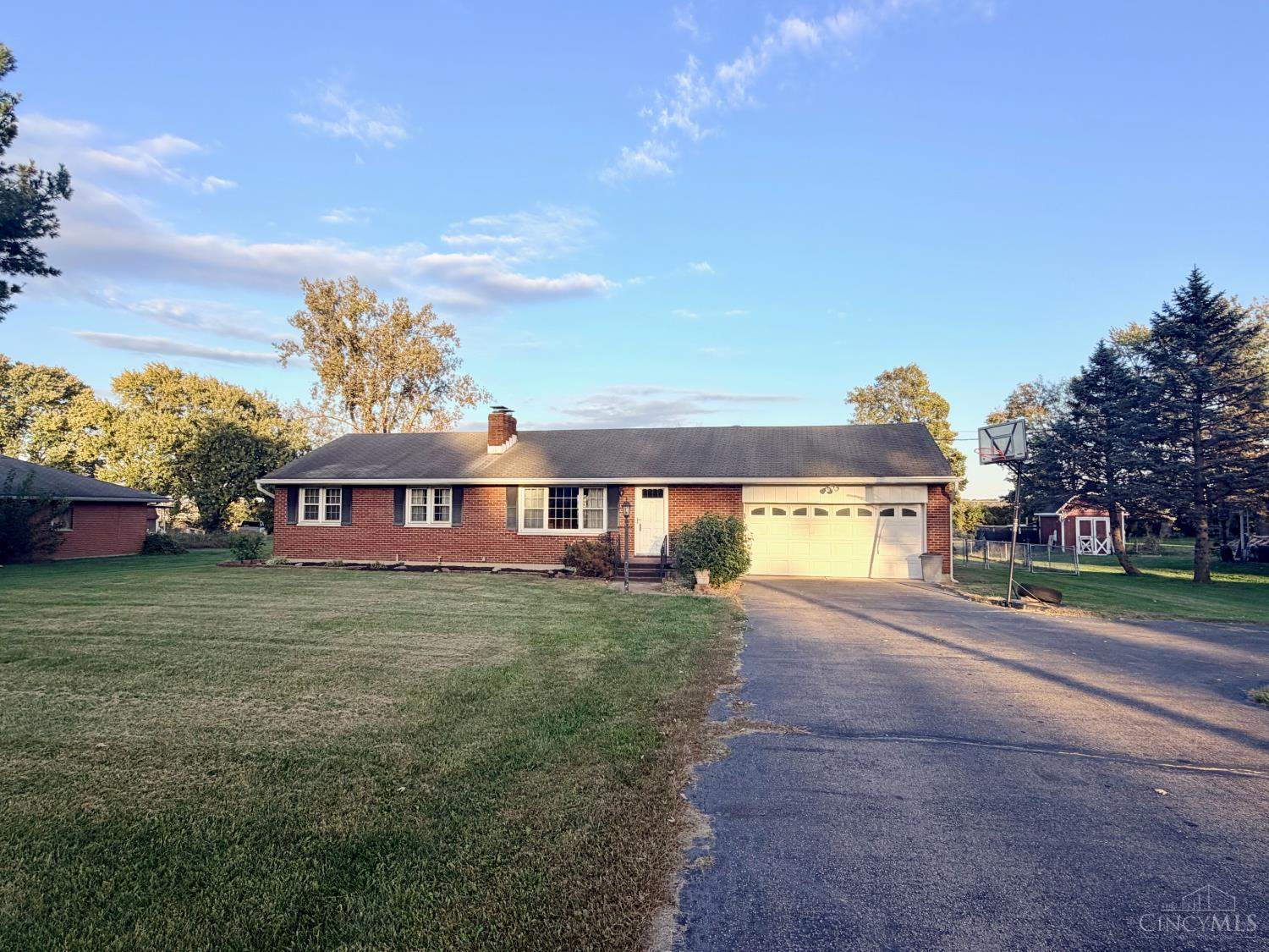 3742 Dorothy Lane