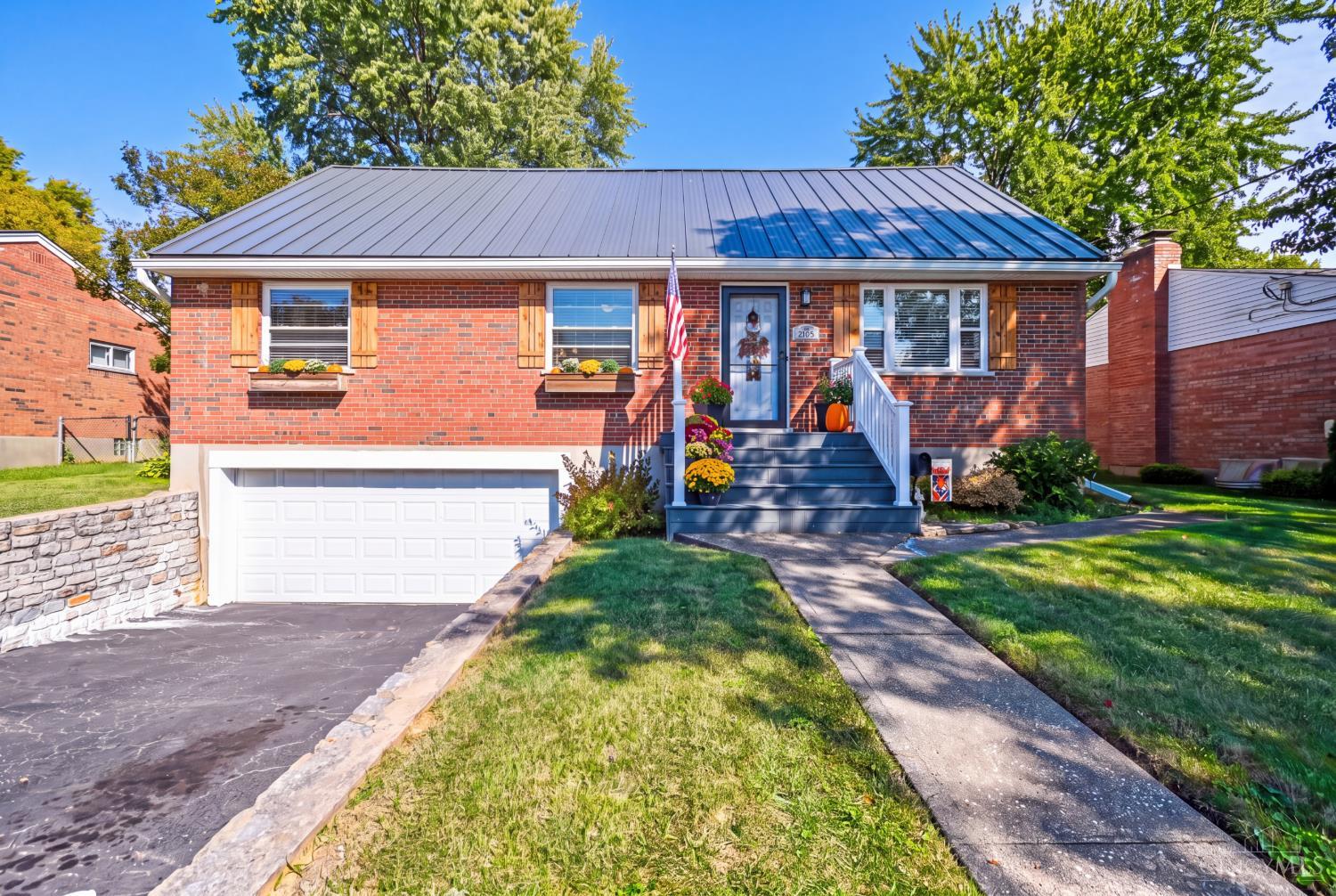 2082 Rollingridge Lane