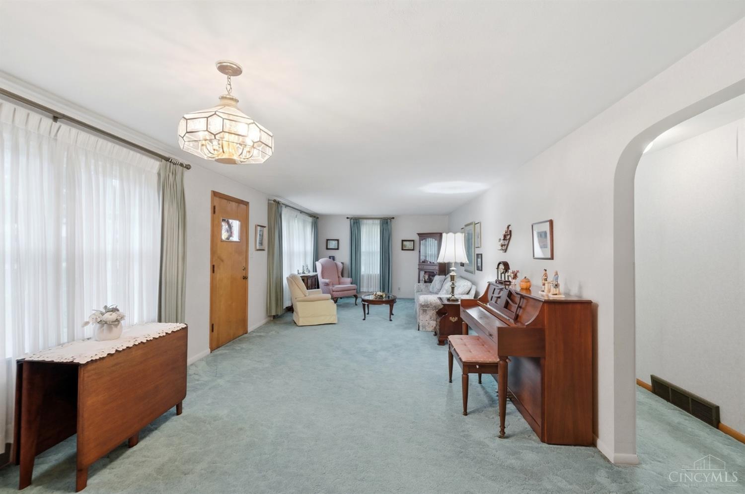 Photo 4 of Single family home for sale at 15 Meadowbrook Blvd, Lebanon, OH 45036 | MLS# 1897449 | Listing updated on 2026-10-29