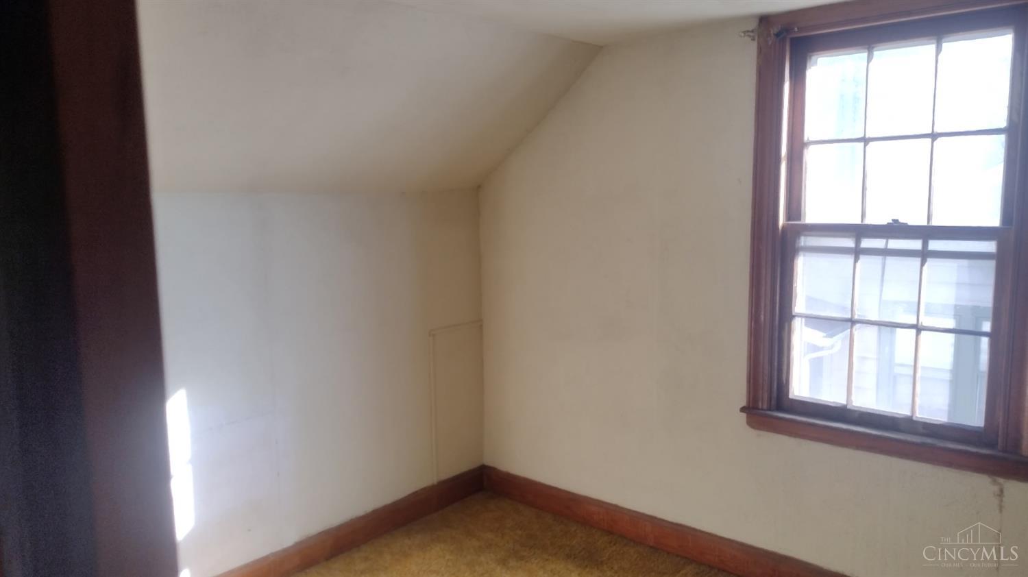 Photo 4 of Single family home for sale at 2113 Carolina St, Middletown, OH 45044 | MLS# 1898192 | Listing updated on 2026-10-26