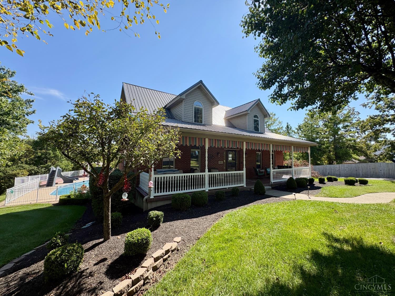 Photo 4 of Single family home for sale at 985 Ridgefield Rd, Hamilton, OH 45013 | MLS# 1898355 | Listing updated on 2026-10-27