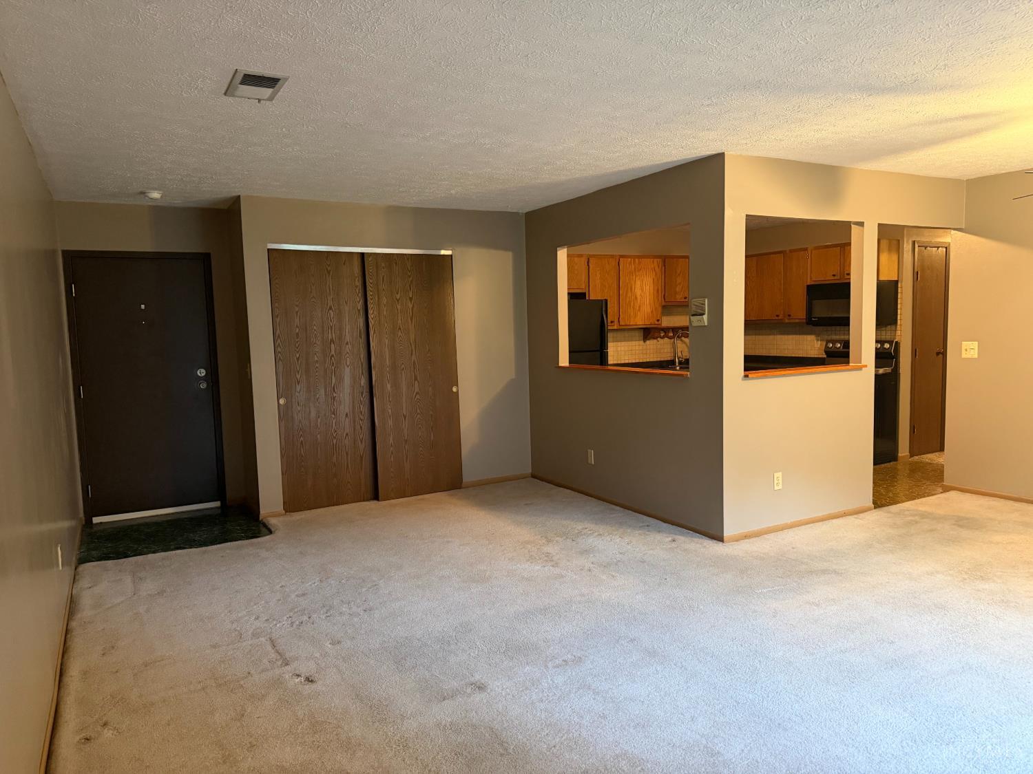 Photo 4 of Condo for sale at 7220 Creekview Dr #2, Colerain Twp, OH 45247 | MLS# 1898379 | Listing updated on 2026-10-26