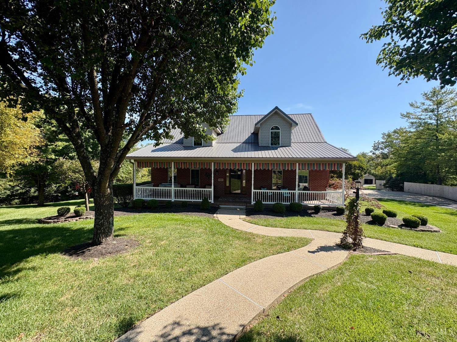 Photo 3 of Single family home for sale at 985 Ridgefield Rd, Hamilton, OH 45013 | MLS# 1898355 | Listing updated on 2026-10-27