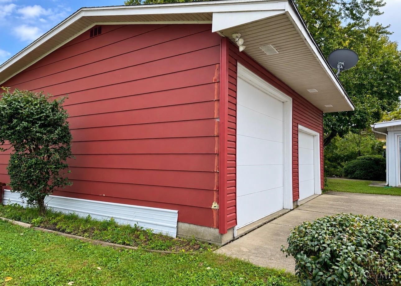 Photo 2 of Single family home for sale at 8352 Crestway, Clayton, OH 45315 | MLS# 1898608 | Listing updated on 2026-10-29