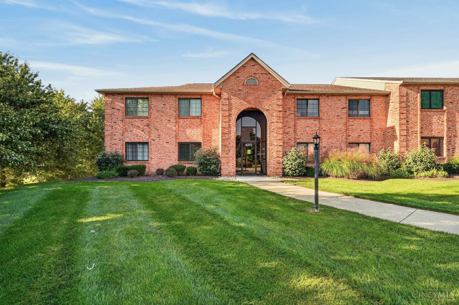 Listing Photo 3 - Condo for sale in building located at 4211 Victorian Grn Dr, Cincinnati, OH 45211 - Unit #2