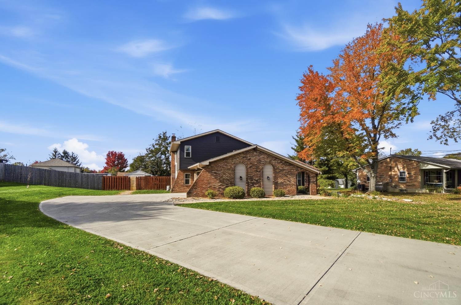 Photo 3 of Single family home for sale at 8913 Yorkshire Dr, West Chester, OH 45069 | MLS# 1898572 | Listing updated on 2026-10-27