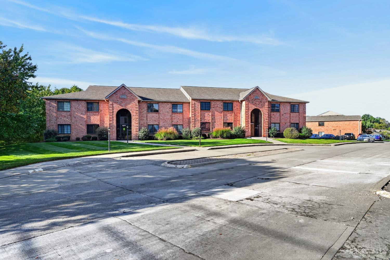 Listing Photo 1 - Condo for sale in 4211 Victorian Grn Dr located at 4211 Victorian Grn Dr, Cincinnati, OH 45211 - Unit 4211 Victorian Green Dr