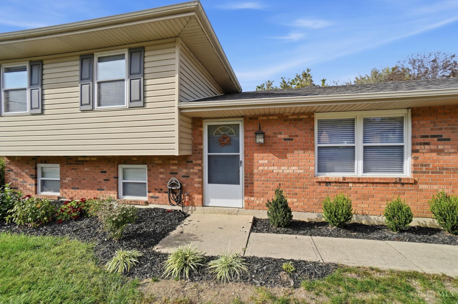 Photo 3 of Single family home for sale at 5877 Lake Cir Dr, Fairfield, OH 45014 | MLS# 1898579 | Listing updated on 2026-10-29