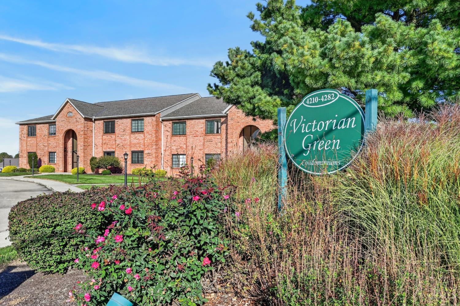 Listing Photo 2 - Condo for sale in building located at 4211 Victorian Grn Dr, Cincinnati, OH 45211 - Unit #2