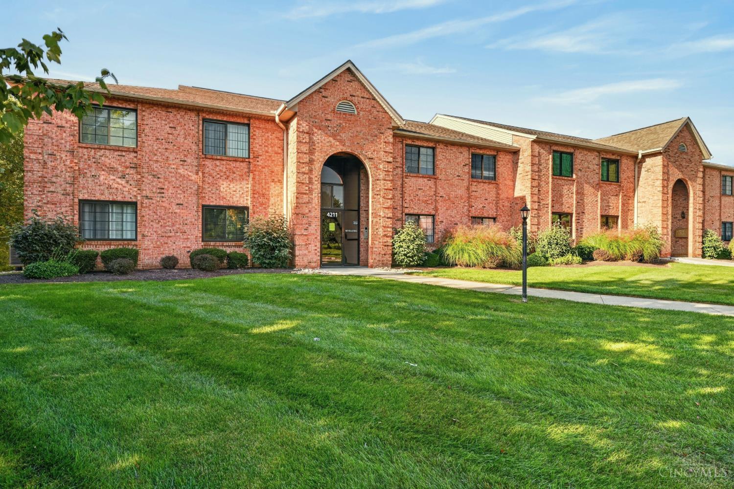 Listing Photo 4 - Condo for sale in building located at 4211 Victorian Grn Dr, Cincinnati, OH 45211 - Unit #2