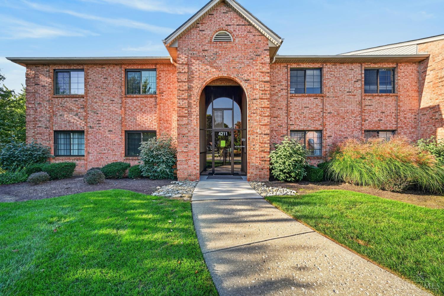 Listing Photo 5 - Condo for sale in building located at 4211 Victorian Grn Dr, Cincinnati, OH 45211 - Unit #2