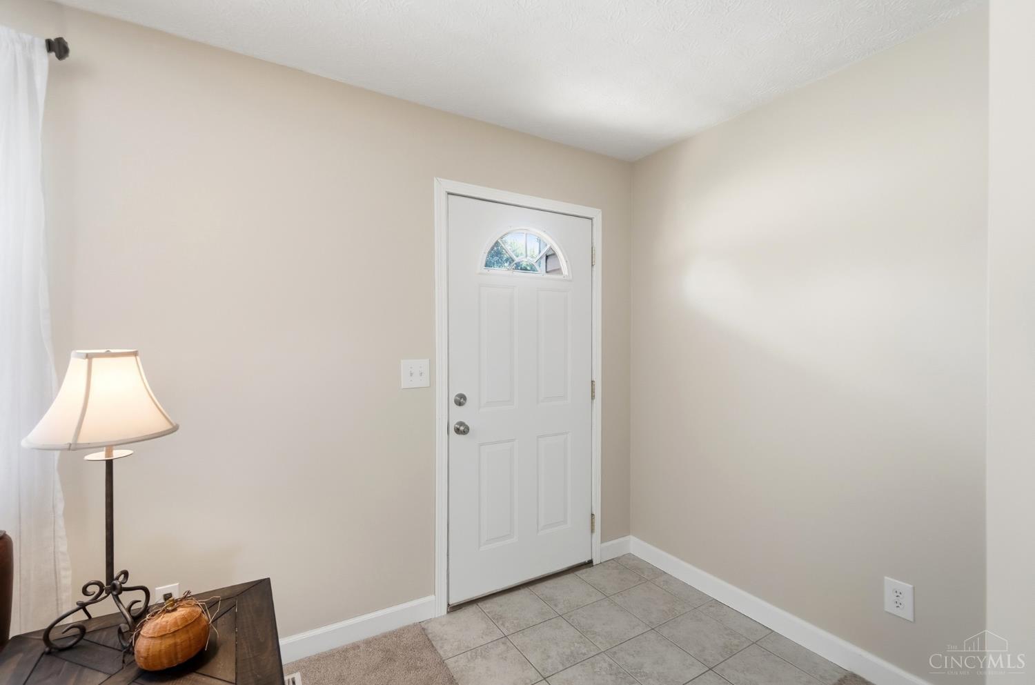 Photo 4 of Single family home for sale at 5877 Lake Cir Dr, Fairfield, OH 45014 | MLS# 1898579 | Listing updated on 2026-10-29