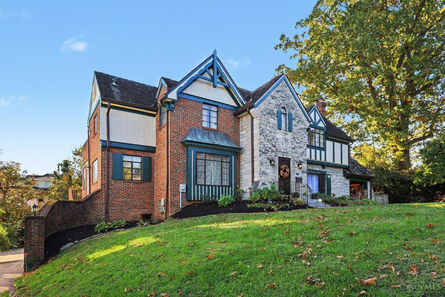 Photo 2 of Single family home for sale at 971 Avondale Ave, Cincinnati, OH 45229 | MLS# 1898541 | Listing updated on 2026-10-30